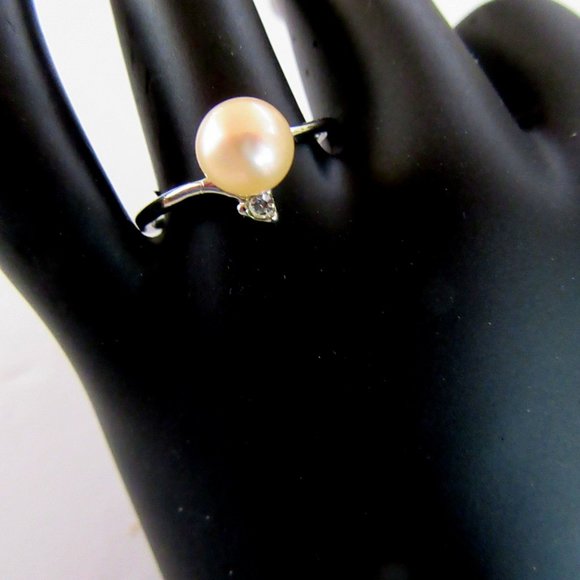 Faux pearl solitare ring with rhinestone - NOS - Picture 4 of 6